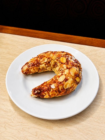 Almond Horseshoe